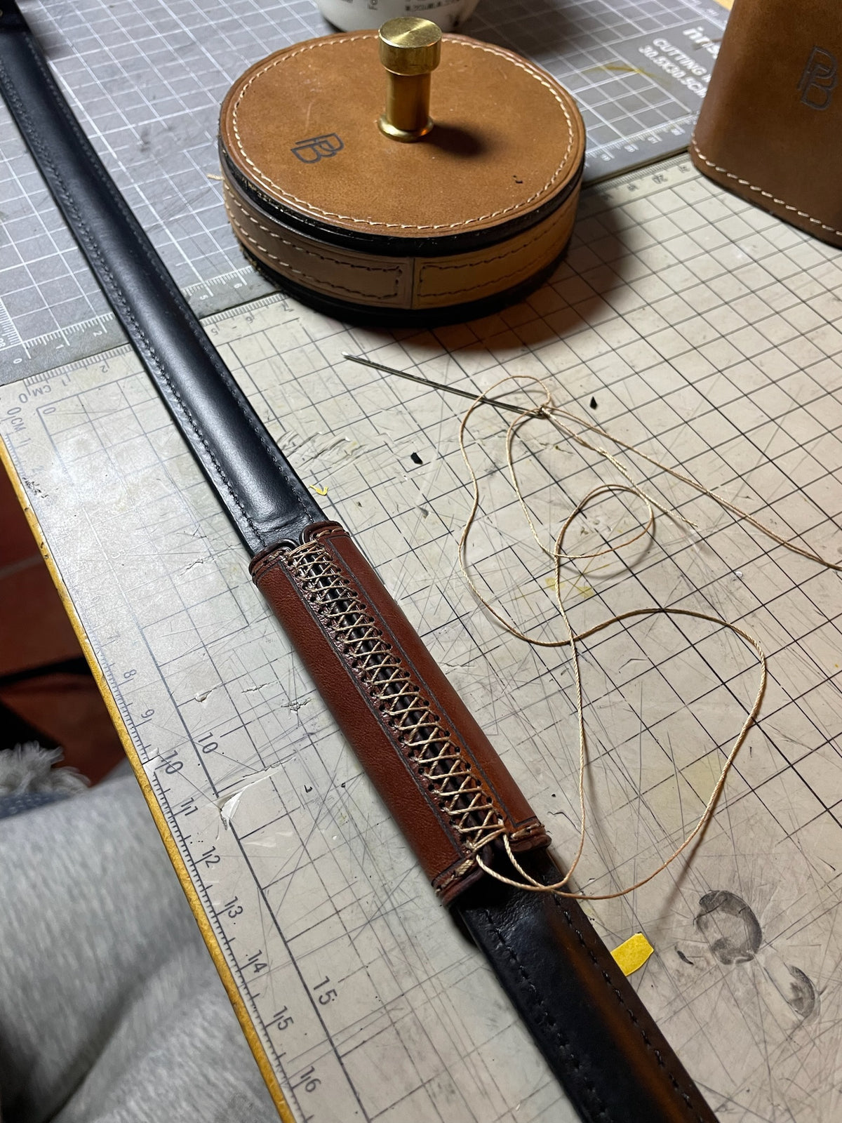 Teinture du cuir : 3 techniques exclusives pour des rendus d’exception